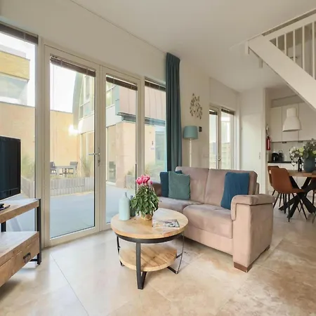 Egmond Boulevard With Parking Holiday home Egmond aan Zee