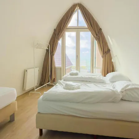 Egmond Boulevard With Parking Holiday home Egmond aan Zee