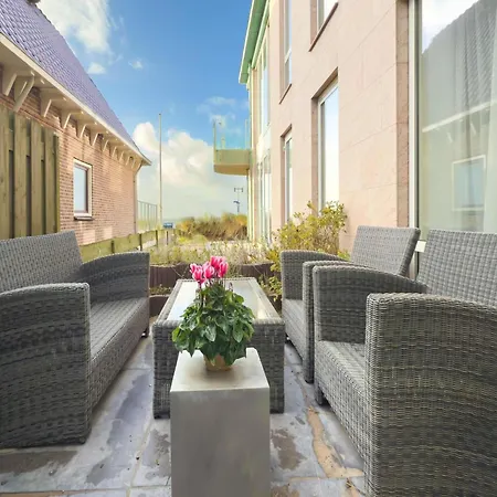 Egmond Boulevard With Parking Holiday home